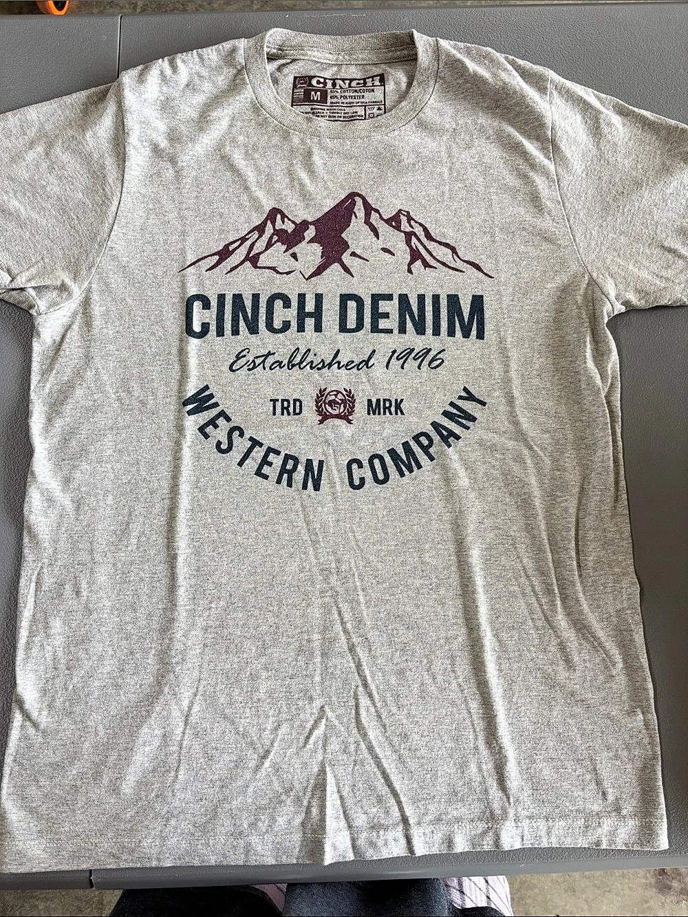 Cinch Graphic T-Shirt Gray Size Medium